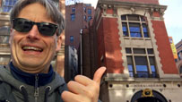 Der Autor vor dem NYFD Hook & Ladder #8